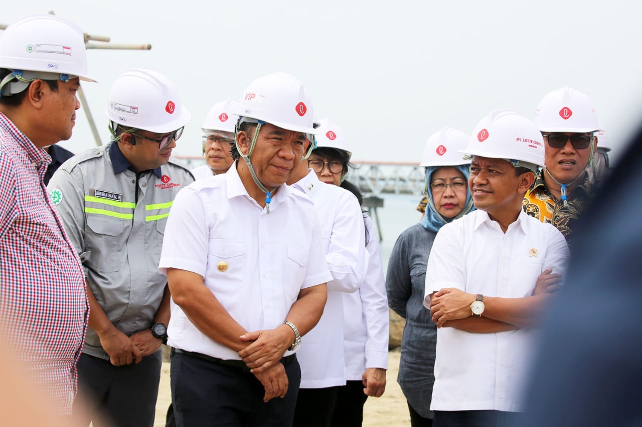 Kawal Investasi, Pj Gubernur Banten Al Muktabar Dampingi Menteri Investasi/Kepala BKPM Bahlil Lahadalia Tinjau PT Lotte Chemical Indonesia