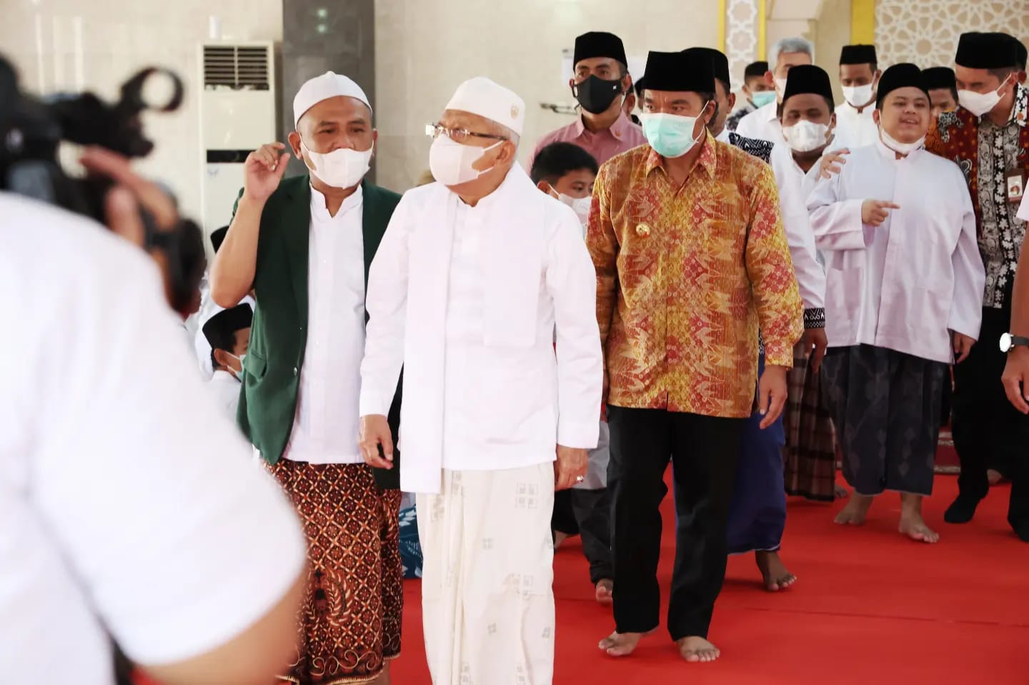 Pj Gubernur Banten Al Muktabar Dampingi Wapres KH Ma’ruf Amin Salat Jumat