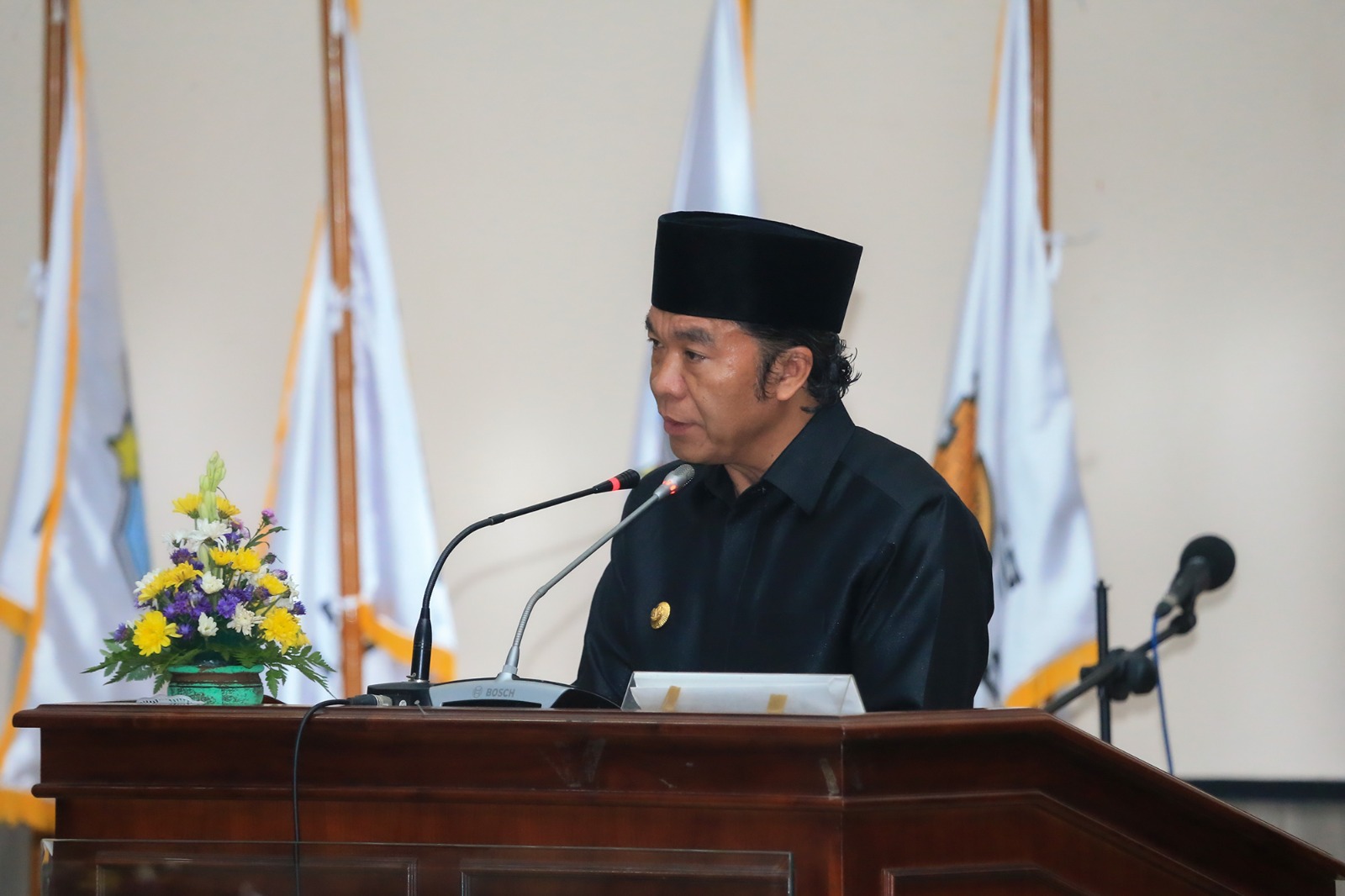 Pj Gubernur Banten Al Muktabar Sampaikan Pendapat Raperda Tentang Pajak dan Retribusi Daerah