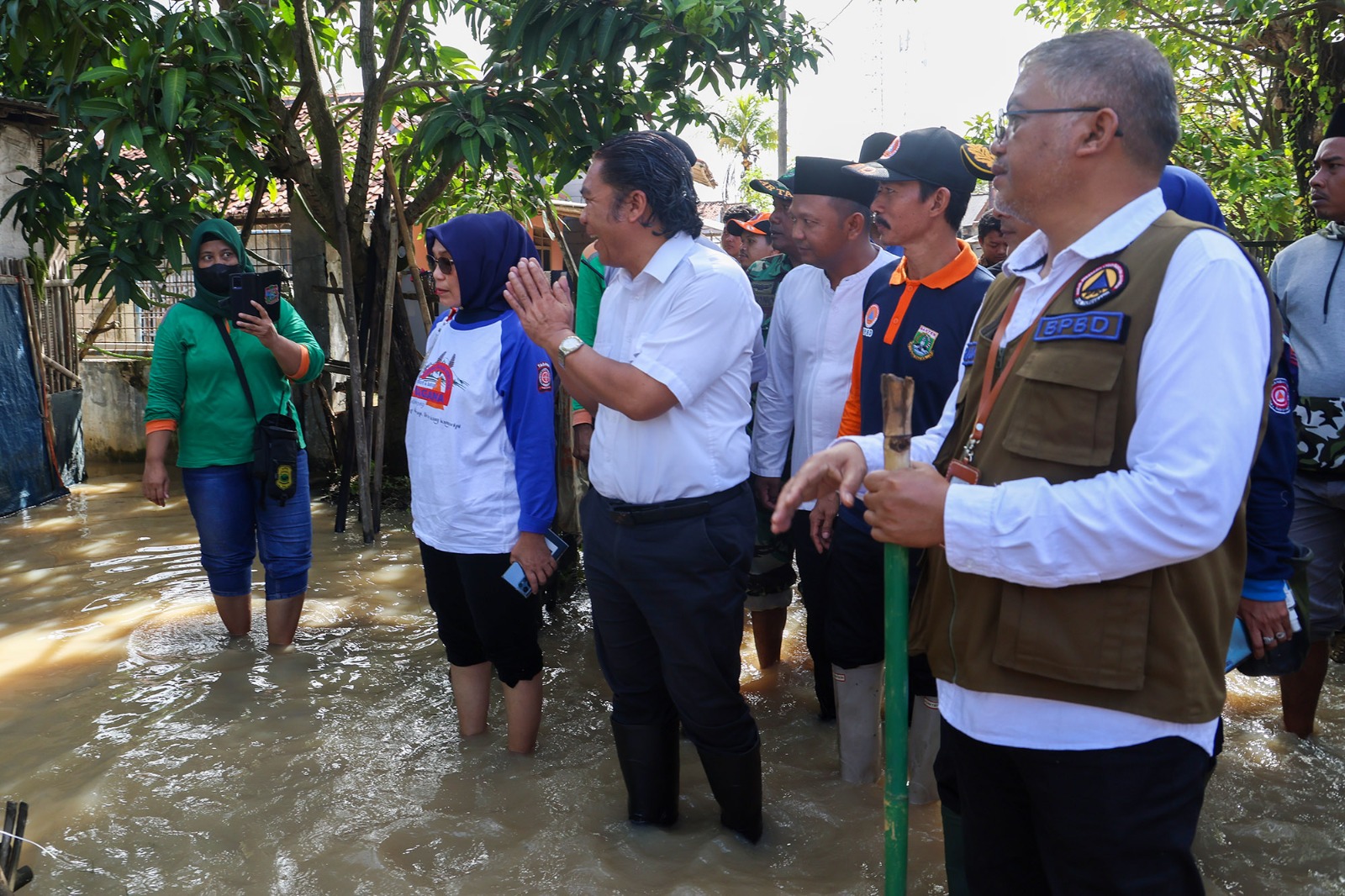 Temui Korban Banjir Teluk Naga, Pj Gubernur Banten Al Muktabar Pastikan Percepat Penanganan
