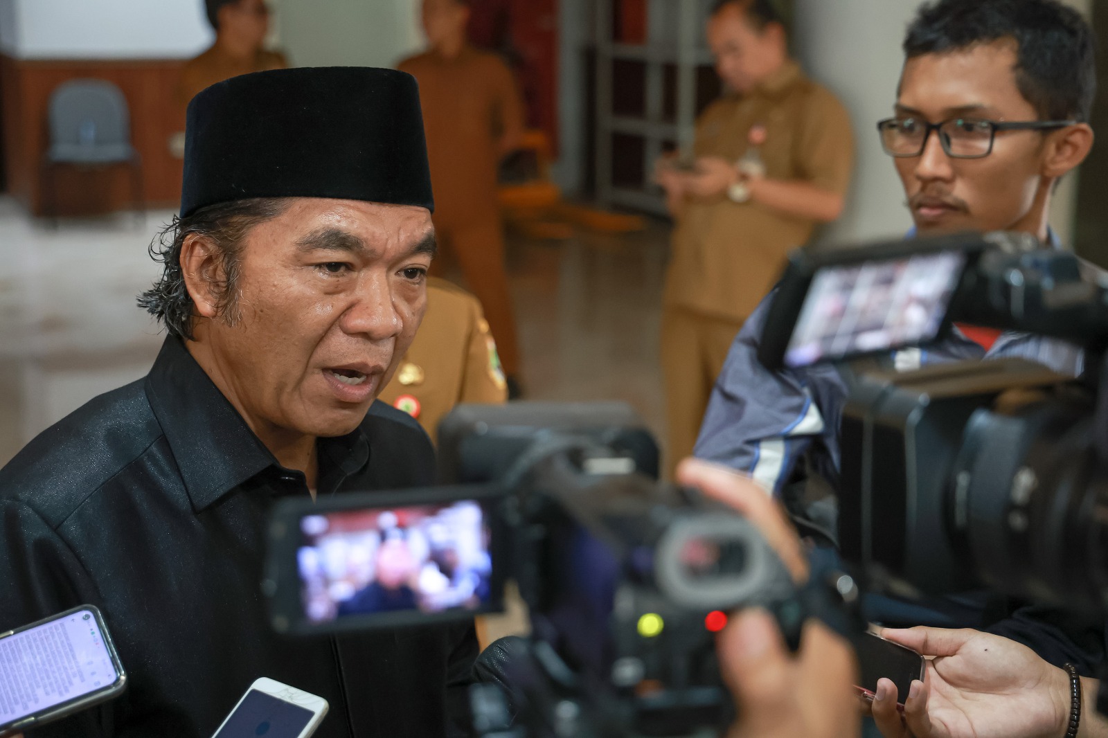 Pj Gubernur Banten Al Muktabar Sampaikan Nota Pengantar Raperda Pertanggungjawaban ABPD 2022