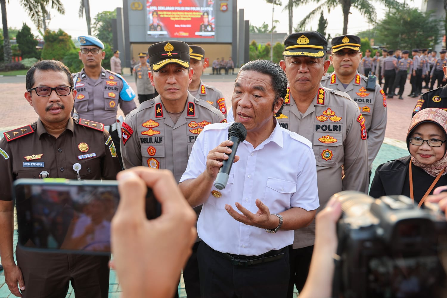 Pj Gubernur Banten Al Muktabar Pimpin Apel Deklarasi Polisi RW