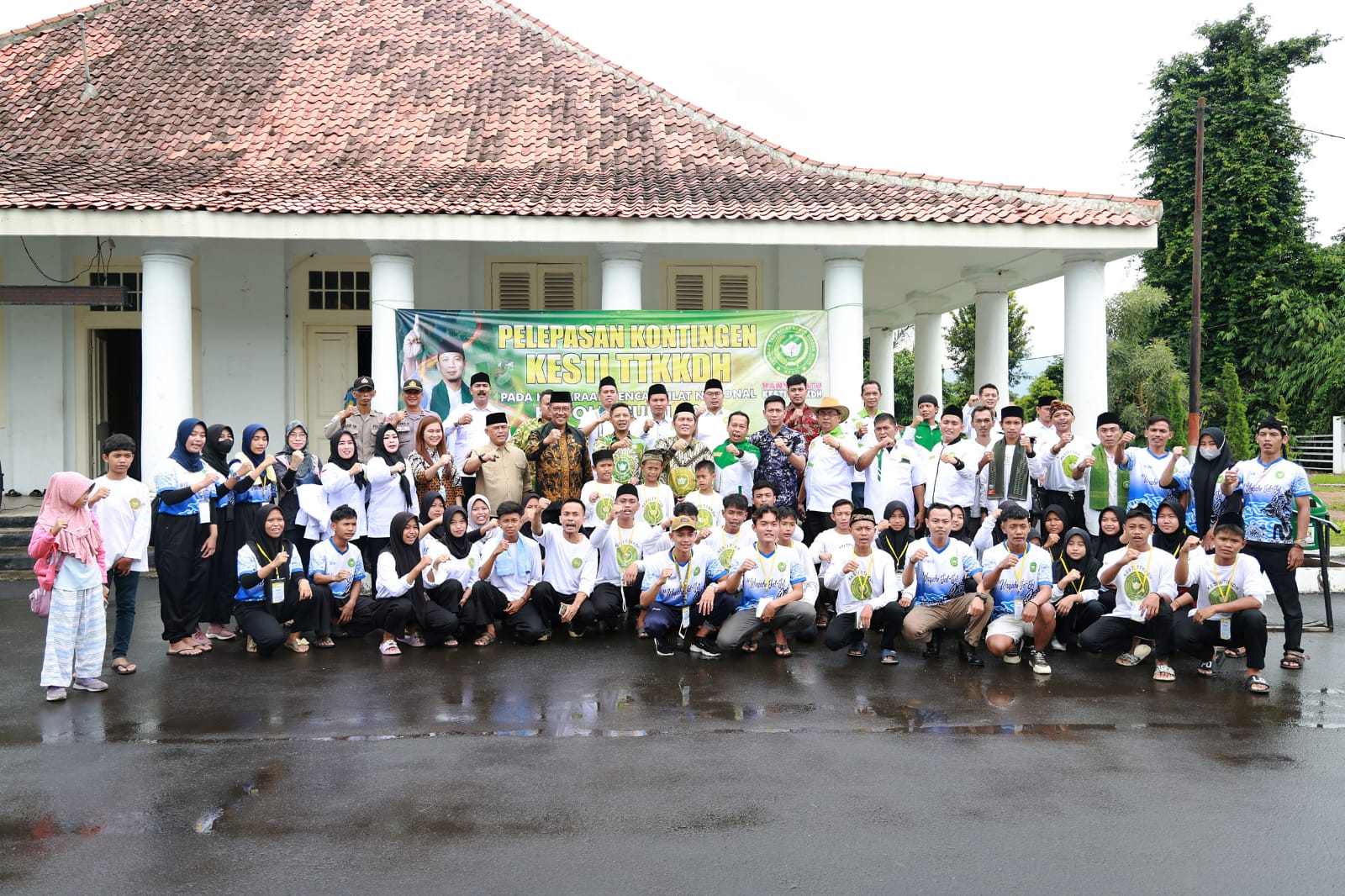 Pj Sekda M Tranggono Lepas Kontingen Pencak Silat TTKKDH Provinsi Banten