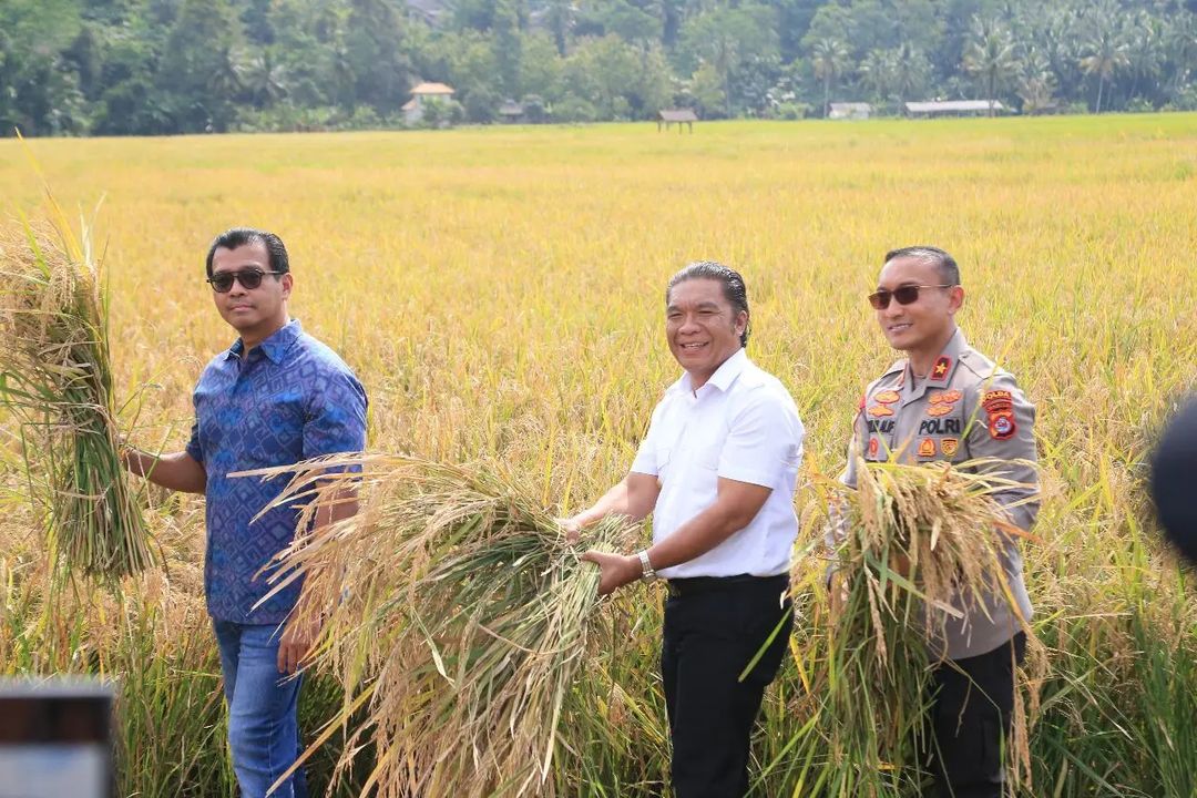 Pj Gubernur Banten Al Muktabar Bersama Gubernur Lemhannas Tinjau Pusat Penelitian dan Pengembangan Bioteknologi Mikroba