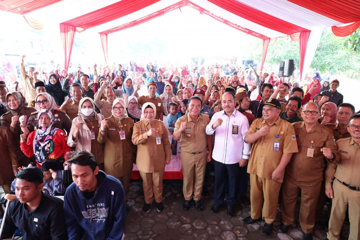 Ekspedisi Reformasi Birokrasi Tematik Berdampak, Pj Gubernur Banten Al Muktabar Salurkan Bantuan Lisdes