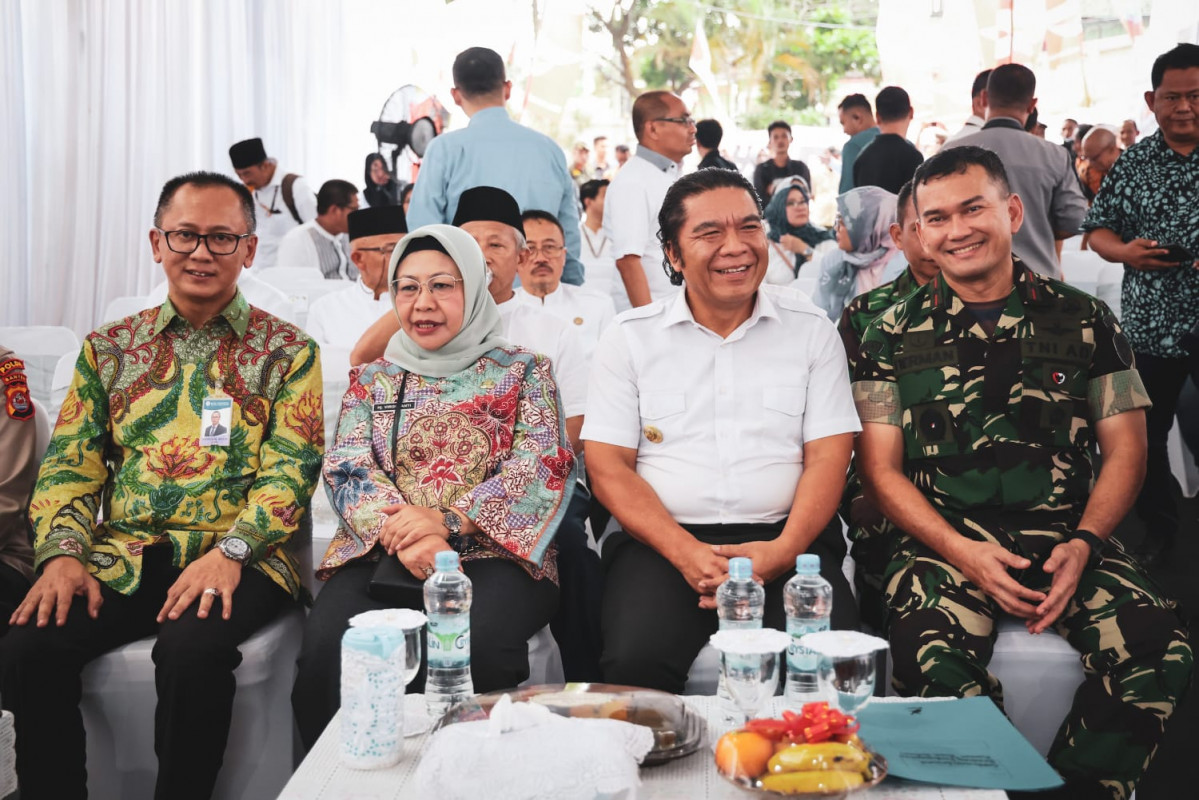 Pj Gubernur Al Muktabar Lakukan Ground Breaking Pembangunan Gedung Bank Banten