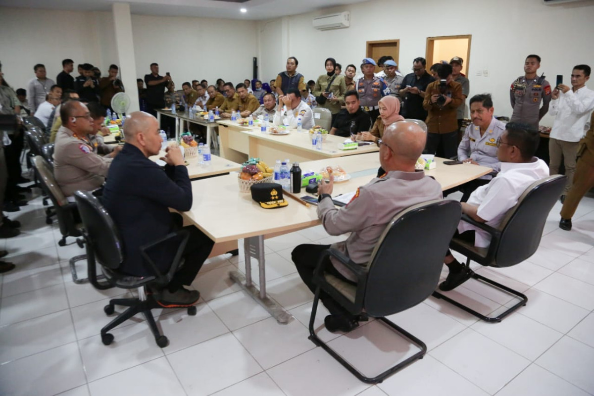 Andra Soni Tinjau Efektivitas Pembatasan Operasional Angkutan Tambang