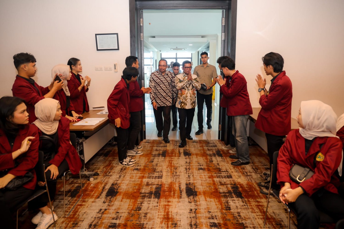 Gubernur Banten Andra Soni: Program Sekolah Gratis dan Bangun Jalan Desa Untuk Tingkatkan SDM