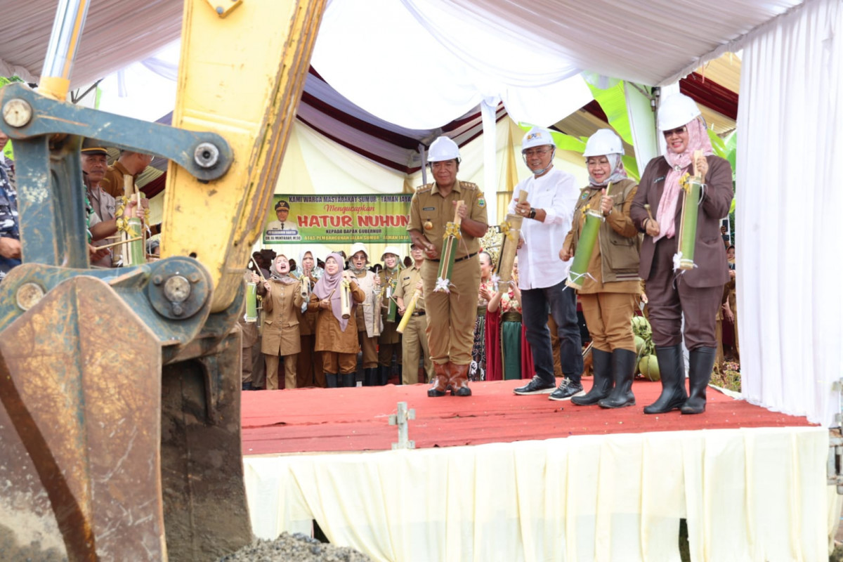 Pj Gubernur Banten Al Muktabar Lakukan Groundbreaking Pembangunan Ruas Jalan Sumur - Taman Jaya Kabupaten Pandeglang