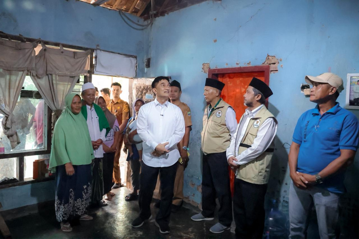 Safari Ramadan, Wagub Dimyati Bantu Renovasi Dua Rumah Milik Lansia di Cilegon