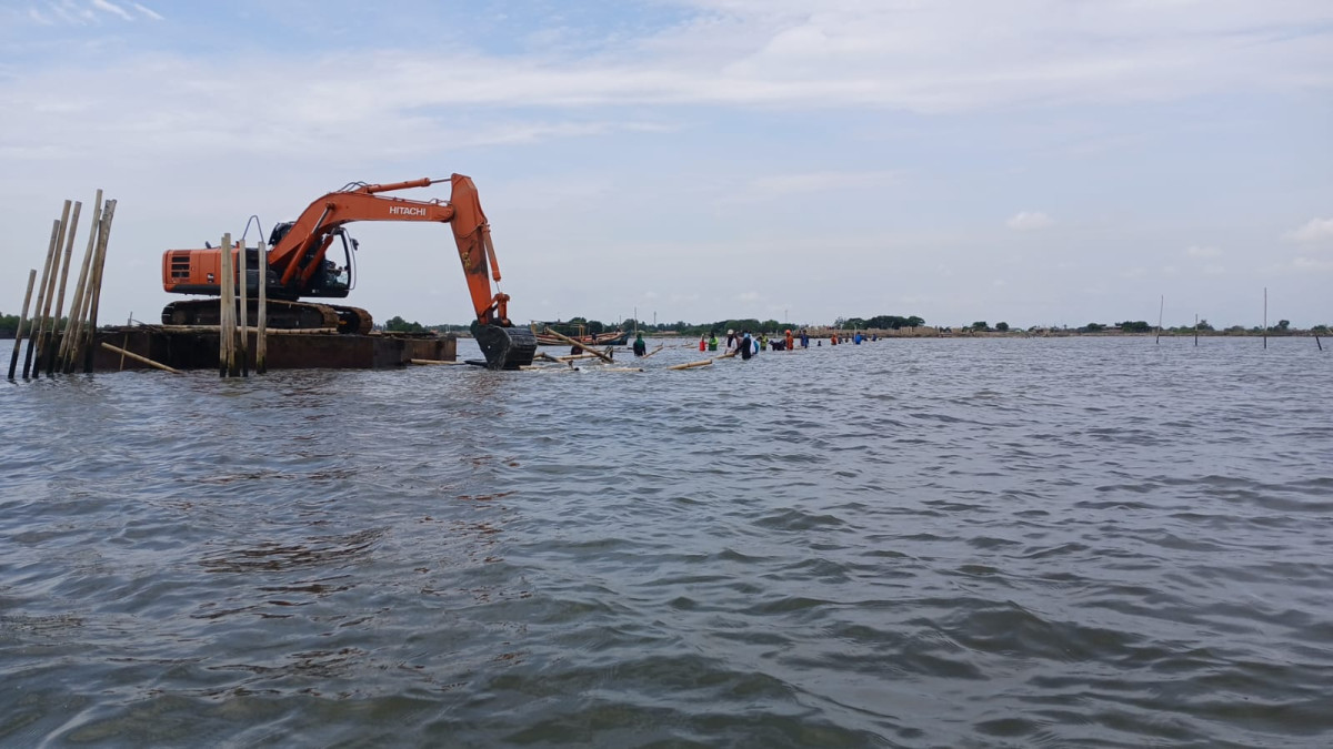 Pemprov Banten Lakukan Pembongkaran Sisa Pagar Laut di Desa Kohod Kabupaten Tangerang