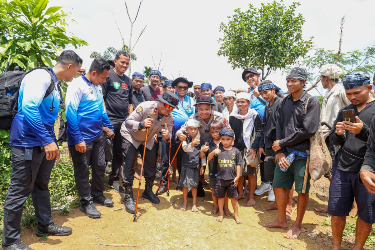 Kunjungi Baduy, Gubernur Banten Andra Soni: Masyarakat Adat Harus Dapat Layanan Publik Terbaik