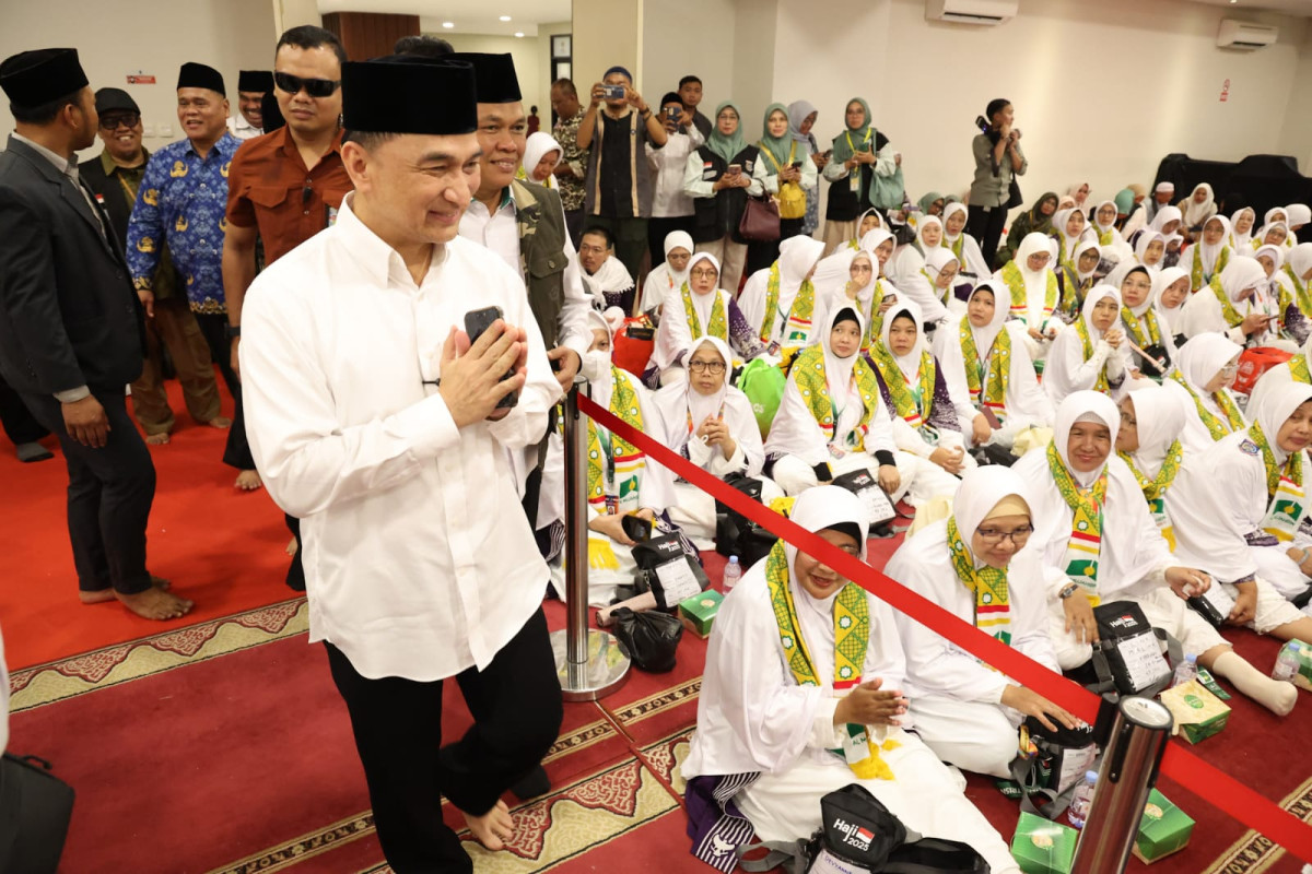 Lepas Jamaah Haji Kloter 47JKG Tangsel, Wagub Banten A Dimyati Natakusumah Ingatkan Pentingnya Meluruskan Niat