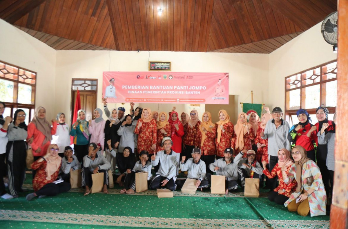 Dialog Dengan Ketua DWP Provinsi Banten Tine Al Muktabar, Lansia Ucap Very Happy