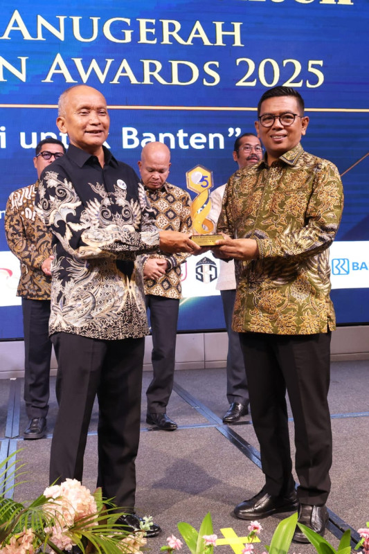 Gubernur Andra Soni Raih Penghargaan Kepala Daerah Responsif 2025