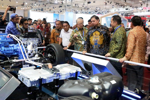 Hadiri Pembukaan GIIAS 2023, Pj Gubernur Banten Al Muktabar : Industri Otomotif Tingkatkan Pertumbuhan Ekonomi dan Pendapatan Daerah