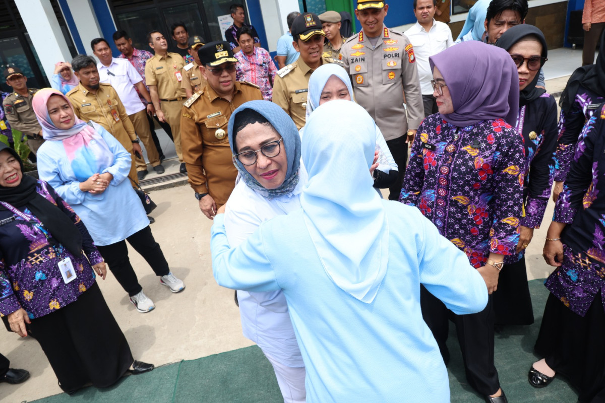Pj Gubernur Banten A Damenta Sambut Aksi Seruni KMP Tukar Sampah Dengan Sembako