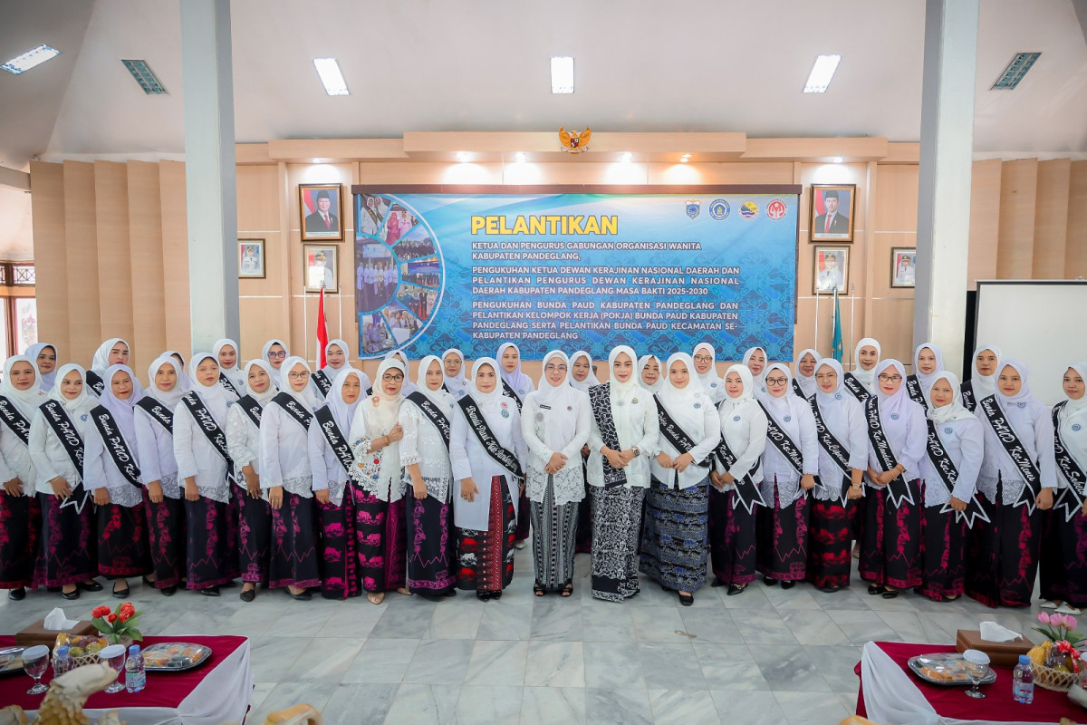 Ketua Dekranasda Banten Tinawati Andra Soni Hadiri Pelantikan Dekranasda dan Pokja Bunda PAUD serta GOW Kabupaten Pandeglang