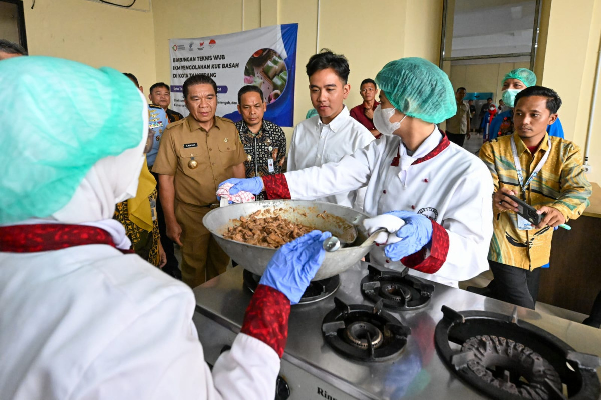 Wapres Tinjau Makan Bergizi Gratis di SMKN 3 Tangerang dengan Menu Yang Disiapkan dari Dapur Sekolah Kejuruan