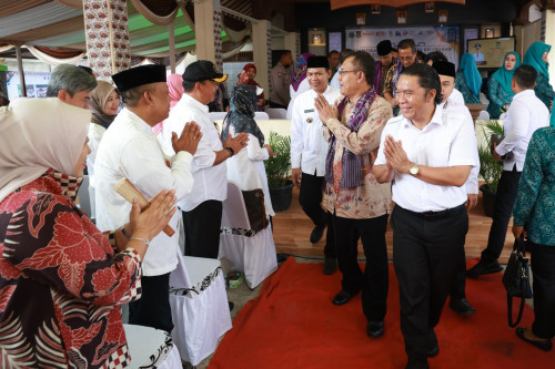 Pj Gubernur Al Muktabar Harapkan Kelurahan Cisauk Menginspirasi Kelurahan dan Desa di Wilayah Provinsi Banten