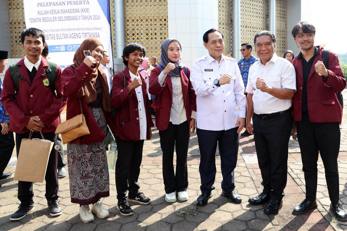 Pj Gubernur Banten Al Muktabar Lepas Peserta KKM Untirta