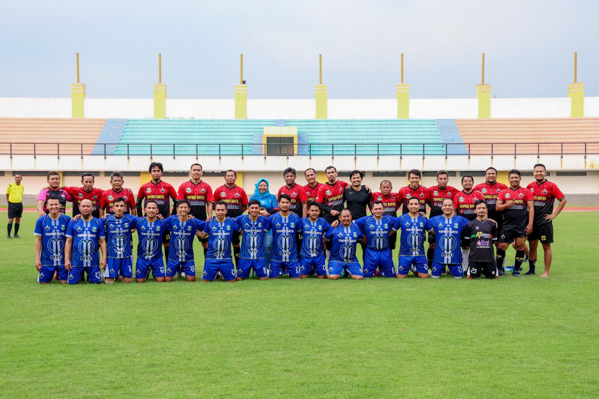 Plh Sekda Saksikan Pertandingan Persahabatan Antara Pemprov FC Dengan Setkab FC