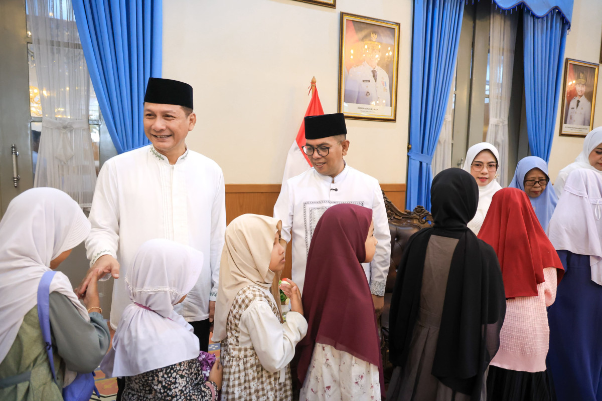 Hangatnya Idulfitri di Banten, Yatim Piatu dan Duafa Rayakan Lebaran Bersama Gubernur Andra Soni