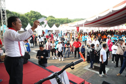 Pj Gubernur Banten Al Muktabar Ikuti Senam Sehat Peringatan Hari Koperasi ke-76