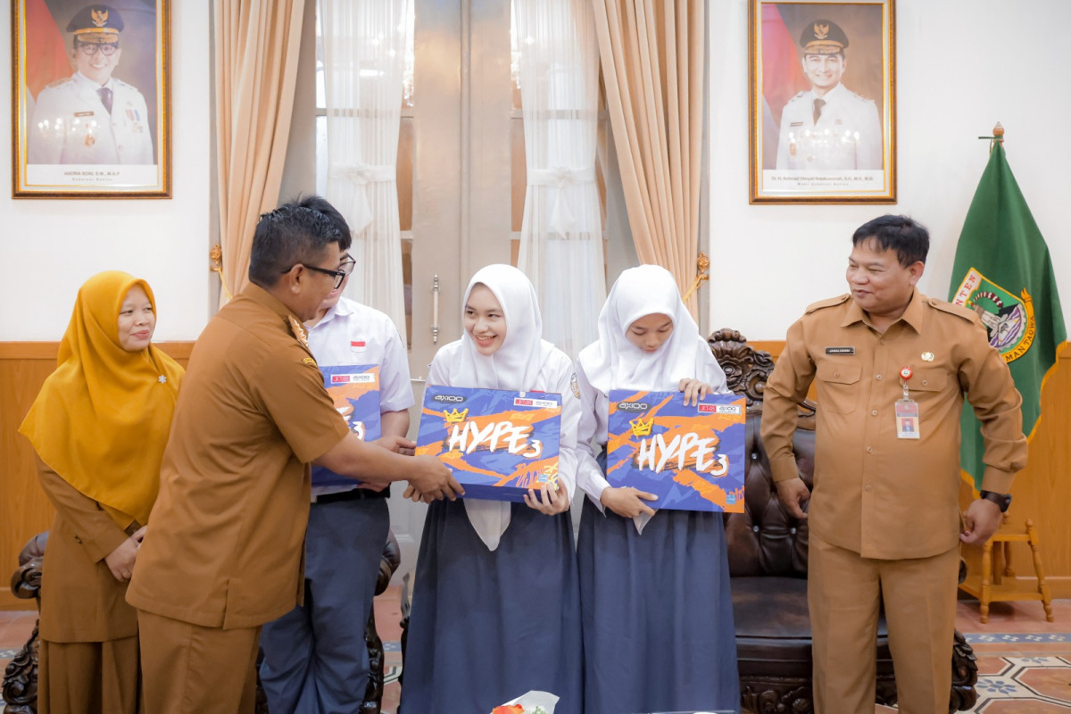 Gubernur Andra Soni Apresiasi Siswa Peraih Juara I Lomba Cerdas Cermat BPK RI