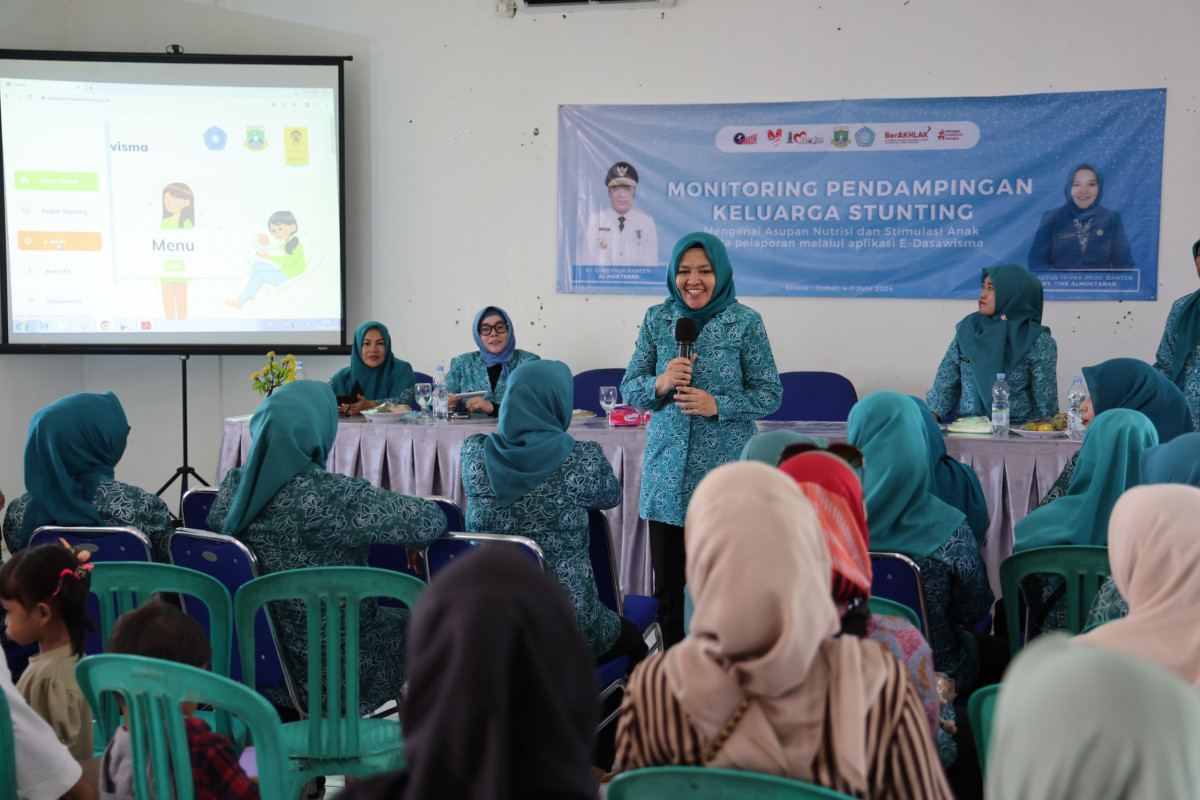 Pj Ketua TP PKK Provinsi Banten Tine Al Muktabar Lakukan Monitoring Pendampingan Keluarga Stunting Kabupaten Lebak