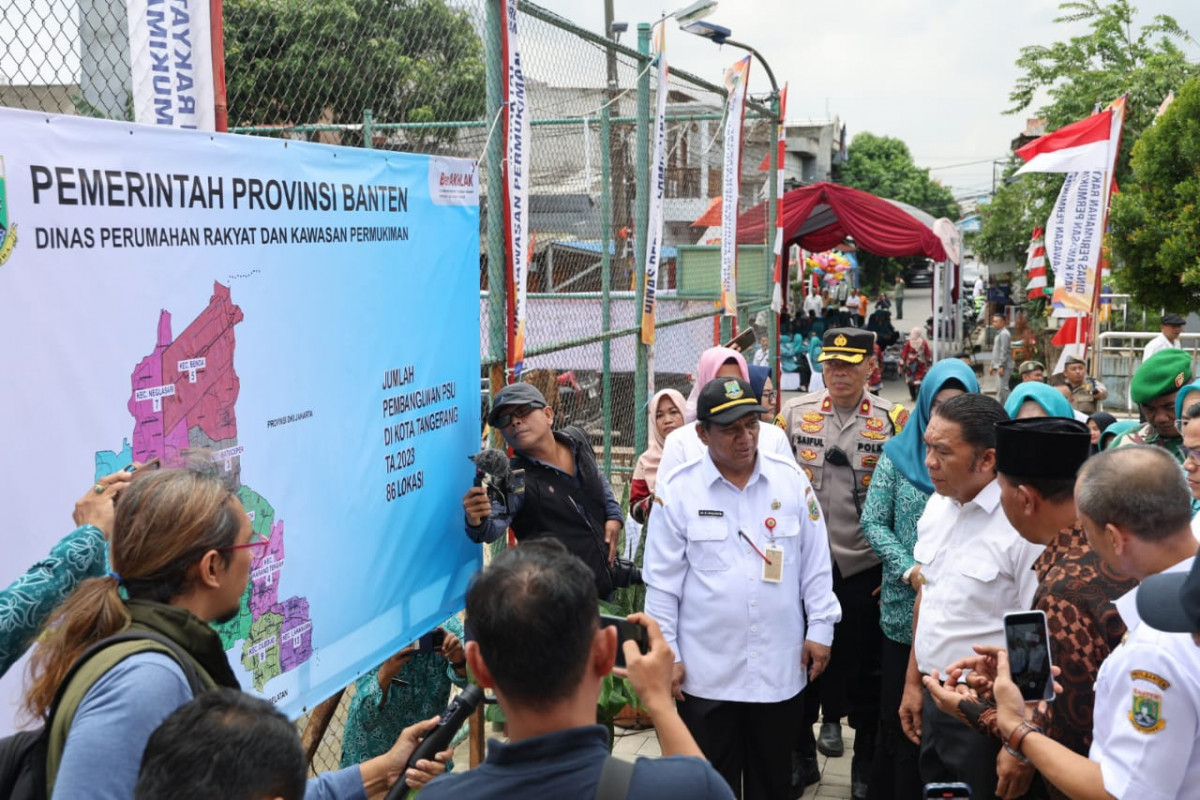 Penjabat (Pj) Gubernur Banten Al Muktabar Resmikan Peningkatan PSU Balai Warga di Kota Tangerang