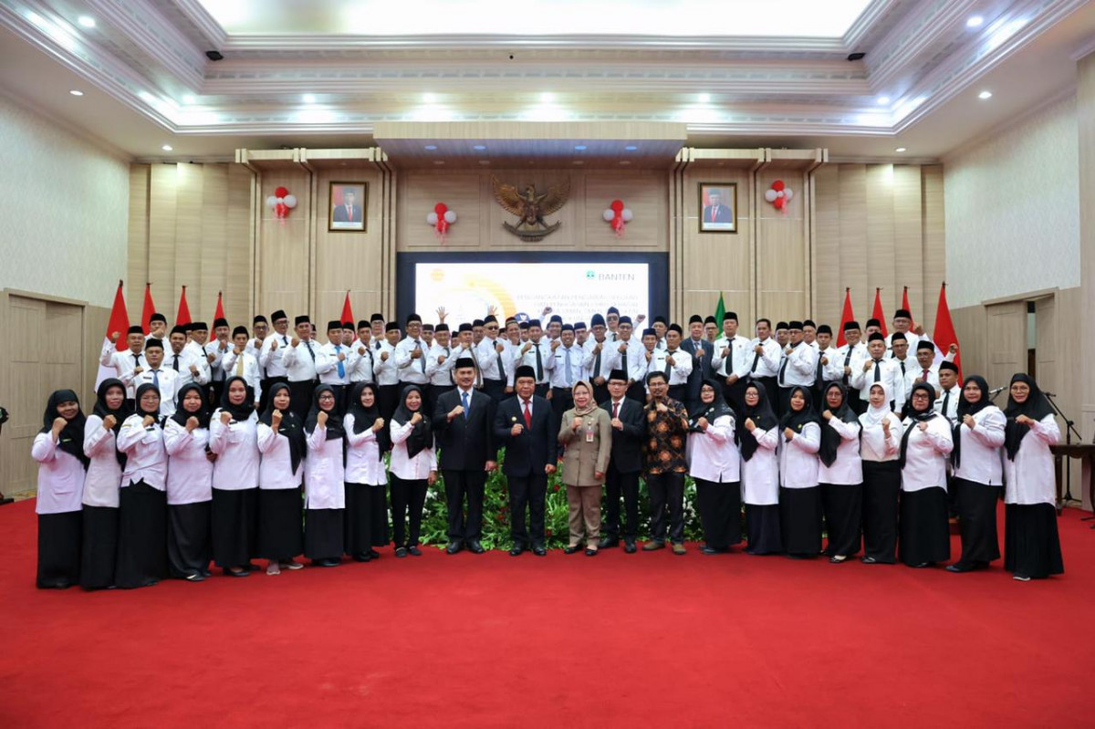 Pj Gubernur Banten Al Muktabar Lantik 72 Kepala Sekolah dan 1 Pengawas Sekolah