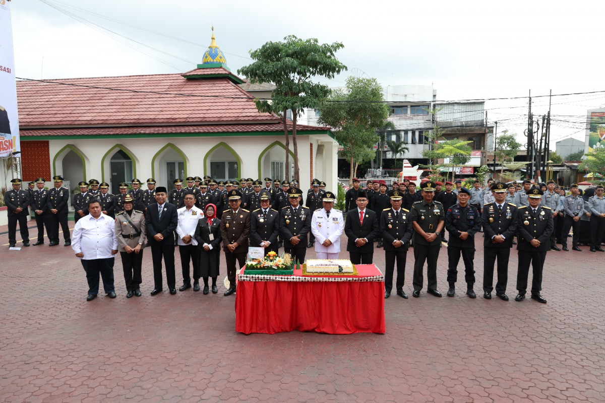 Pj Gubernur Al Muktabar Pimpin Upacara Peringatan Hari Bhakti Imigrasi ke-74 di Kanwil Kemenkumham Provinsi Banten