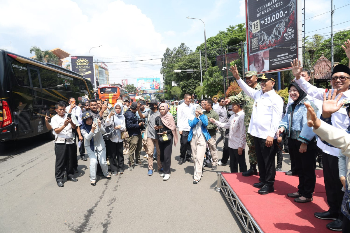 Gubernur Andra Soni Lepas 990 Peserta Program Mudik Gratis Pemprov Banten