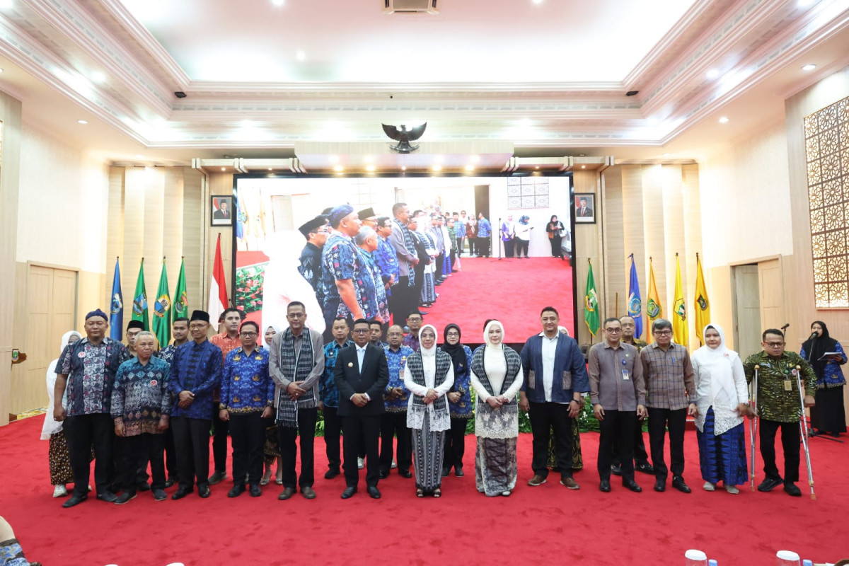 Gubernur Andra Soni Kukuhkan Pengurus  Dekranasda dan Bunda PAUD Provinsi Banten
