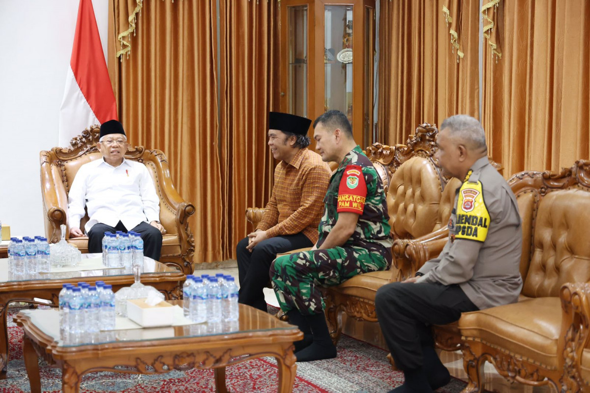 Pj Gubernur Banten Al Muktabar Sambut Kedatangan Wapres KH Ma’ruf Amin di Ponpes An Nawawi Tanara