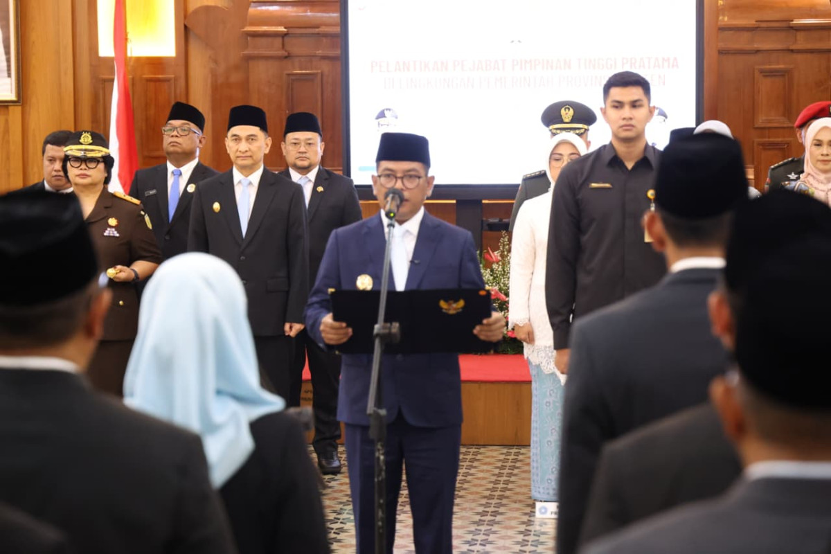 Gubernur Andra Soni Tekankan Responsivitas dan Integritas saat Lantik 23 Pejabat Pimpinan Tinggi Pratama