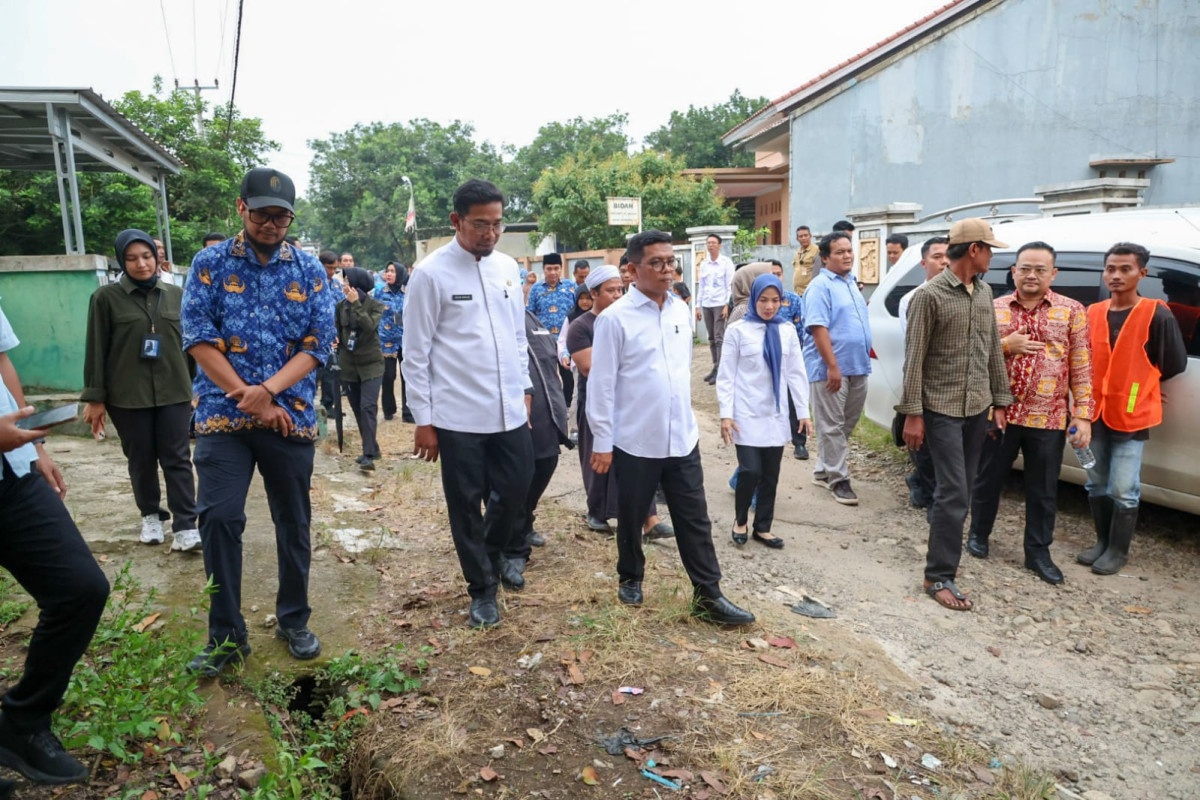 Program Bang Andra Hadir di Serang, Gubernur Banten Pastikan Jalan Desa Sukarame Segera Dibeton