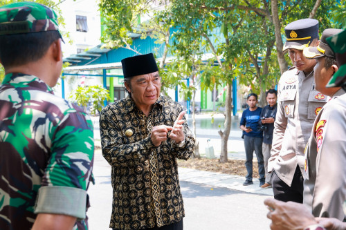 Pj Gubernur Banten Al Muktabar Sambut Kedatangan Wapres KH Ma'ruf Amin di Ponpes An Nawawi Tanara