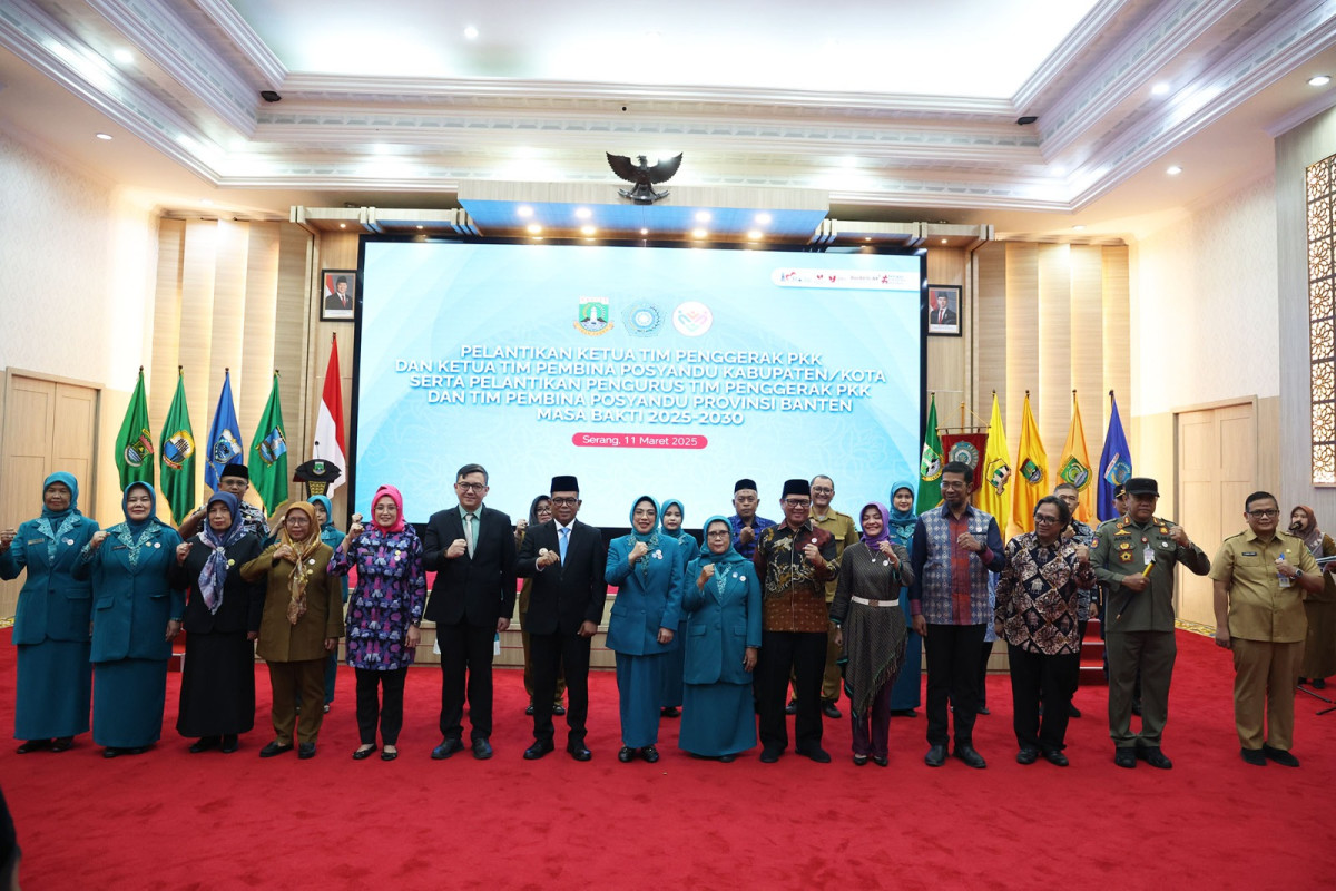 Ketua TP PKK Provinsi Banten Tinawaty Andra Soni Lantik 7 Ketua TP PKK dan Pembina Posyandu Kabupaten/ Kota