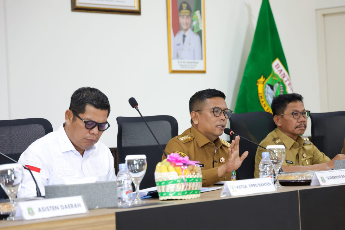 Pimpin Rapat Penanganan Banjir, Gubernur Andra Soni: Normalisasi Sungai Jadi Langkah Awal