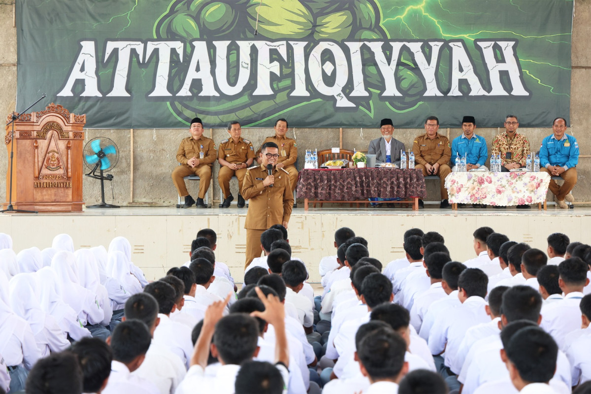 Tengok Program Sekolah Gratis SMK Swasta di Serang, Gubernur Banten Andra Soni Pastikan Tidak Ada Pungutan