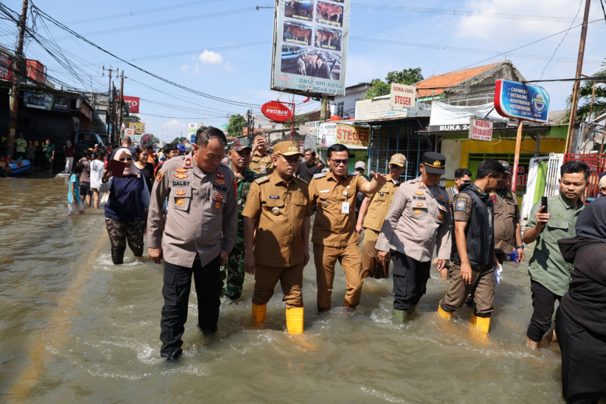 Tinjau Banjir Tangerang, Gubernur Banten Andra Soni: Perlu Solusi Teknis dan Kebijakan Secara Terpadu