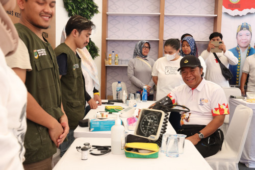 Reformasi Birokrasi Tematik Berdampak, Pj Gubernur Al Muktabar Salurkan Ratusan Paket Bansos 