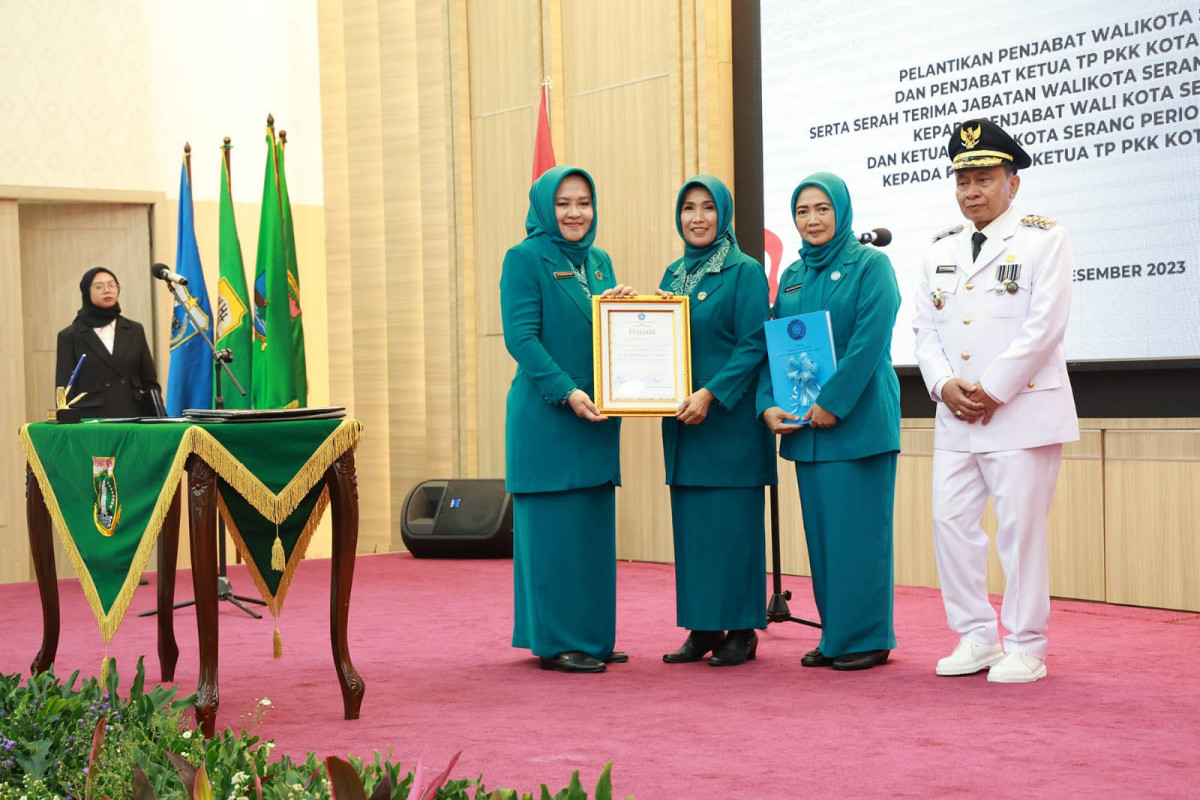 Pj Gubernur Banten Al Muktabar Lantik Pj Wali Kota Serang