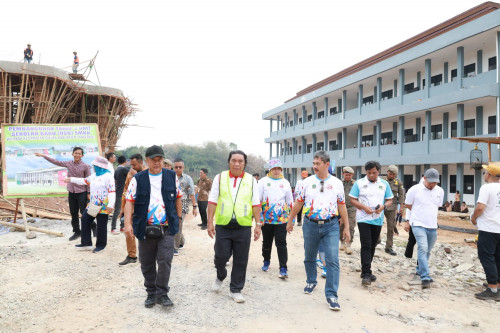 Pastikan Layanan Pendidikan, Pj Gubernur Banten Al Muktabar Tinjau Pembangunan SMKN 14 Kabupaten Tangerang