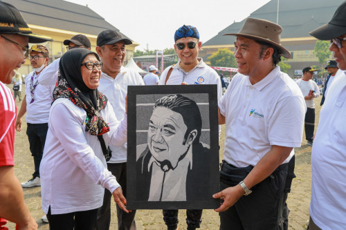 Rayakan HUT ke-23 Provinsi Banten, Pj Gubernur Al Muktabar Jalan Sehat Bersama Ribuan Pendidik