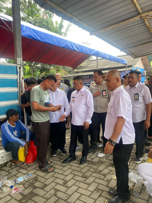 Sidak Samsat Balaraja, Gubernur Banten Andra Soni Tegaskan Tidak Ada Pungli di Pelayanan Masyarakat