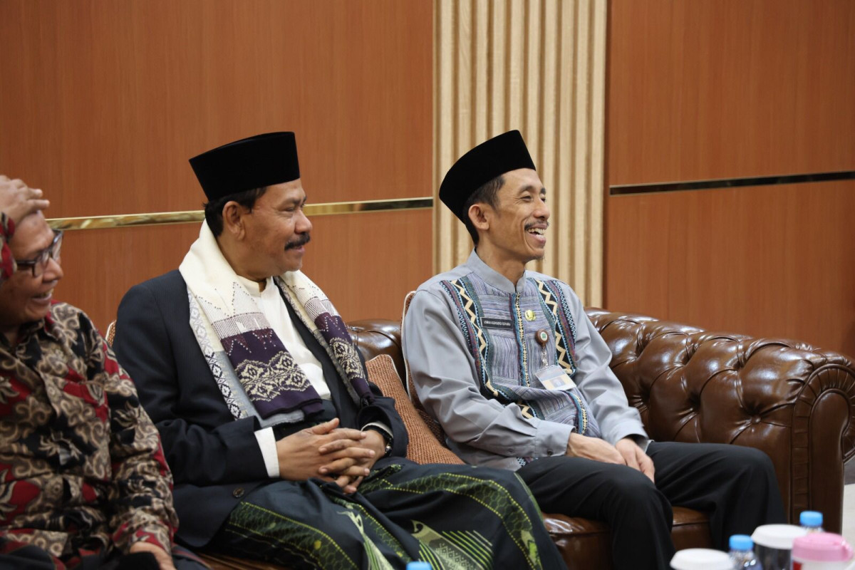 Pj Sekda Provinsi Banten Usman Asshiddiqi Qohara Hadiri Peringatan Hari Santri 2024 Polda Banten