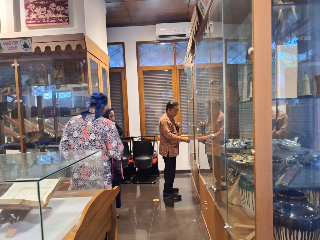 Pj. Gubernur Banten Al Muktabar Tinjau Anjungan Banten TMII dan Hadiri Kemah Organisasi Pemuda Indonesia (KOPI) Kemenpora RI